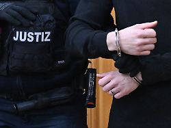 Baden-Württemberg: Mehr als 30 Stunden Gewalt – Gericht verurteilt Ex-Freund