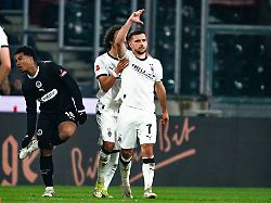 St. Pauli verliert Kellerduell: Ein Kunstschuss erlöst kriselnde Gladbacher