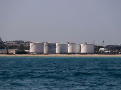 Ölinfrastruktur nicht zerstört: Trump greift militärische Ziele auf iranischer Öl-Insel Kharg an