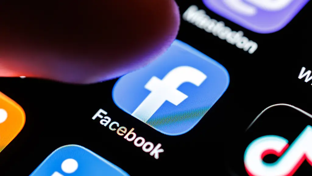 Das-Logo-der-App-Facebook-ist-am-07-03-2026-auf-dem-Display-von-einem-Smartphone-zu-sehen-waehrend-ein-Finger-auf-dasSymbol-der-Applikation-tippt-Facebook-ist-ein-soziales-Netzwerk-Social-Media-das-vom-US-amerikanischen-Unternehmen-Meta-Platforms-betrieben-wird