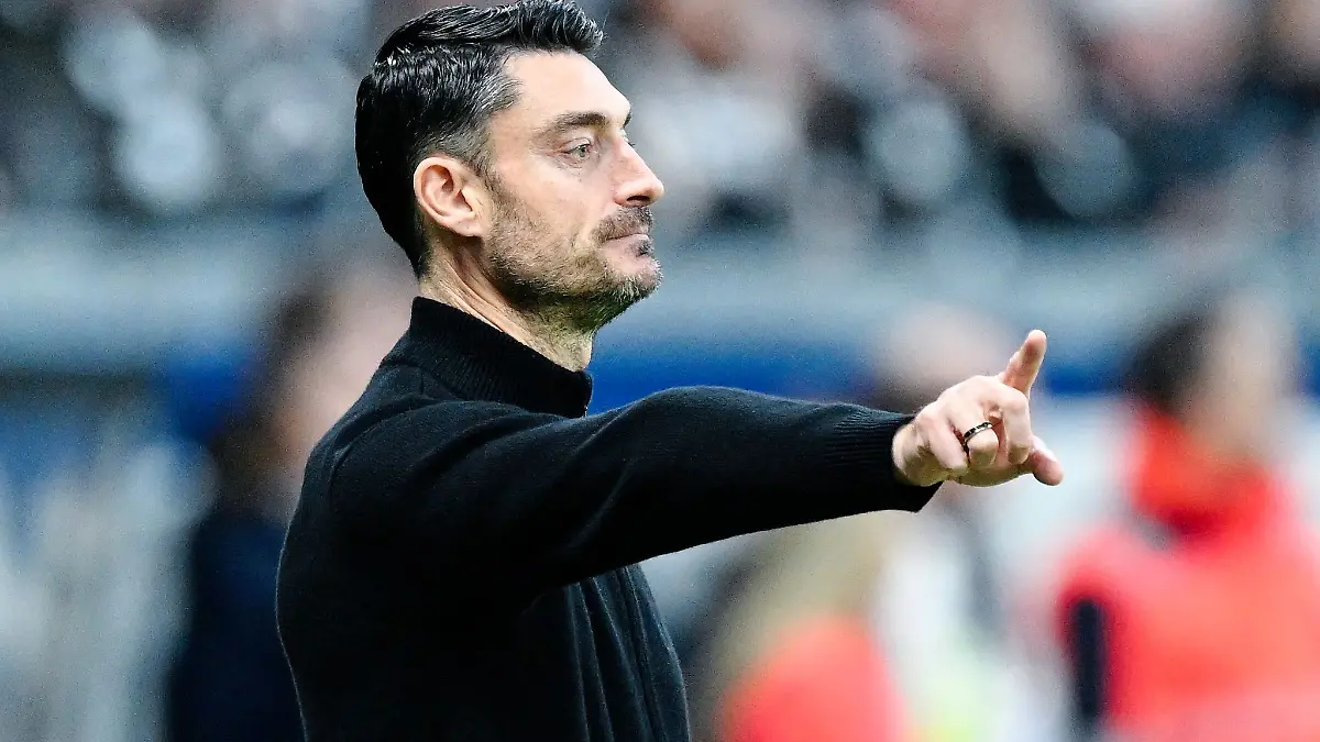 Frankfurts-Trainer-Albert-Riera-verzichtet-weiter-auf-Can-Uzun-und-Younes-Ebnoutalib
