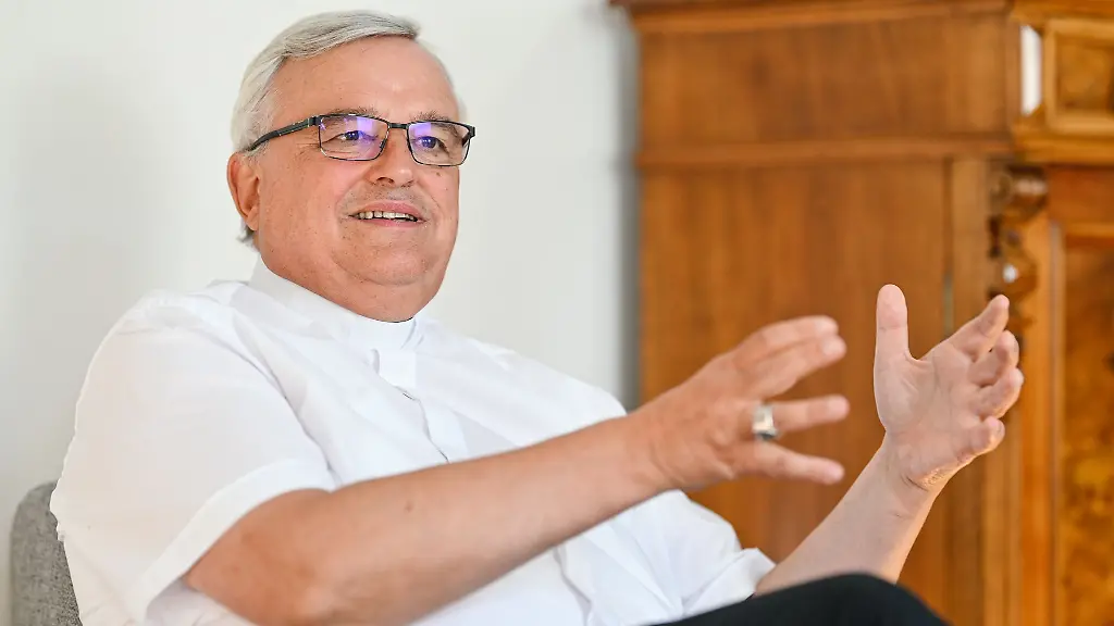 Fuer-Bischof-Karl-Heinz-Wiesemann-ist-der-Meteorit-kein-himmlischer-Fingerzeig-zur-politischen-Lage