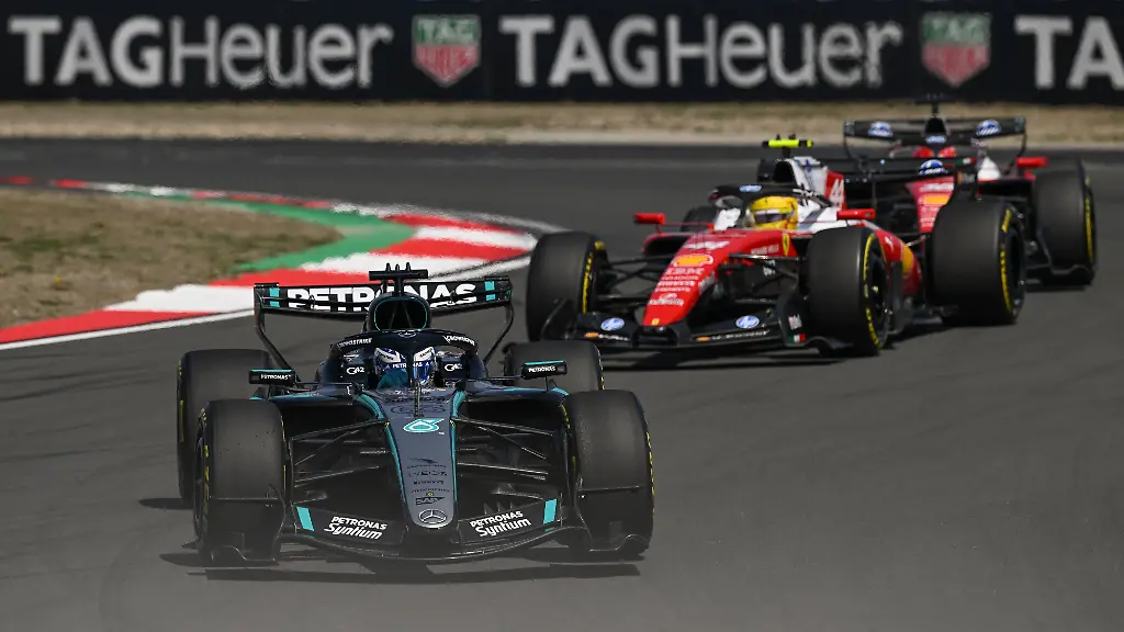 F1-Chinese-Grand-Prix-2026-Sprint-Race-SHANGHAI-CHINA-MARCH-14-George-Russell-of-Mercedes-AMG-Petronas-Formula-One-Team-drives-his-W17-during-the-Sprint-Race-at-the-2026-Chinese-Grand-Prix-at-the-Shanghai-International-Circuit-in-Shanghai-China-on-March-14-2026-Shanghai-China-PUBLICATIONxNOTxINxFRA-Copyright-xArturxWidakx-originalFilename-widak-f1chines260314-nprMR