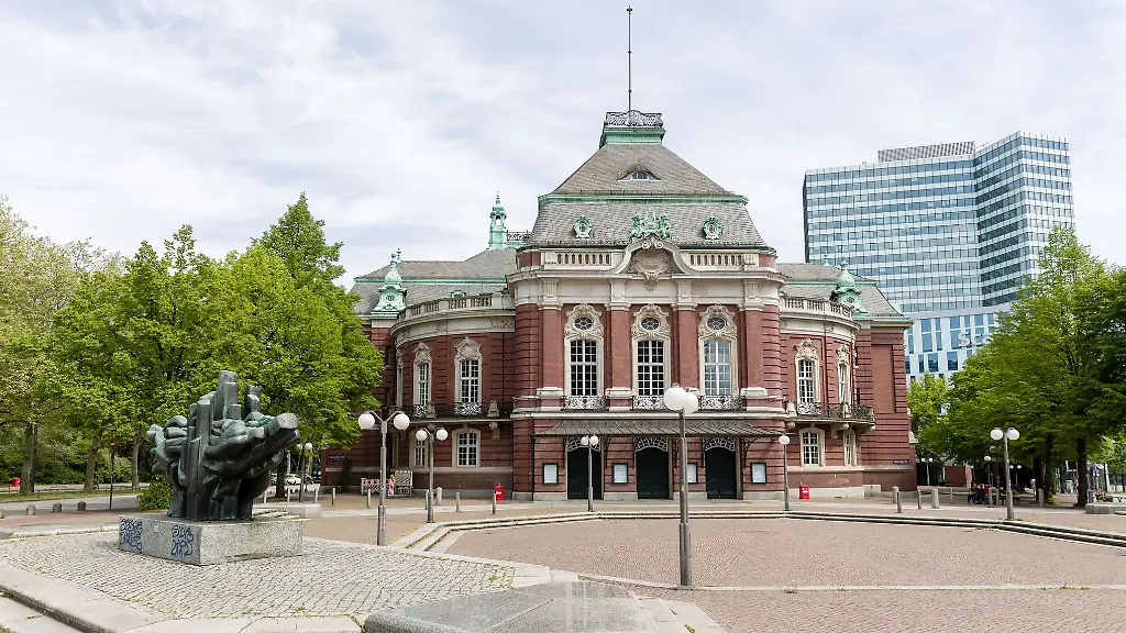 Klar-bei-einem-Konzert-ist-es-im-Publikum-dunkel-Noch-dunkler-wird-es-nun-beim-Konzert-Hamburg-Musik-im-Dunkeln-in-der-Laeiszhalle-zugunsten-des-Hamburger-Dialoghauses