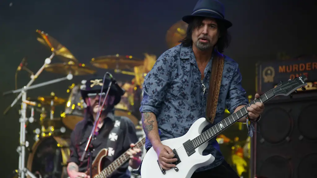 Motorhead-bassist-Lemmy-Kilmister-left-and-lead-guitarist-Phil-Campbell-perform-on-the-Pyramid-stage-during-Glastonbury-Music-Festival-on-Friday-June-26-2015-at-Worthy-Farm-Glastonbury-England