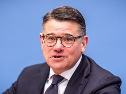 Hessen: "Wir trauern um einen der größten Denker unserer Zeit"