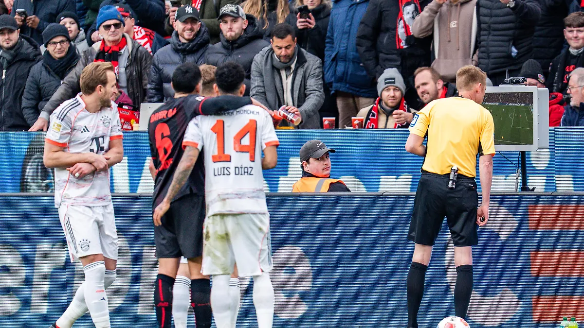 14-03-2026-Bayer-04-Leverkusen-vs-FC-FC-Bayern-Munich-1-Bundesliga-Bundesliga-26-Spieltag-VAR-Schiedsrichter-referee-Harry-Kane-FC-FC-Bayern-Munich-9-Handspiel-1-1-Tor-goal-Wichtiger-Hinweis-Gemaess-den-Vorgaben-der-DFL-Deutsche-Fussball-Liga-bzw