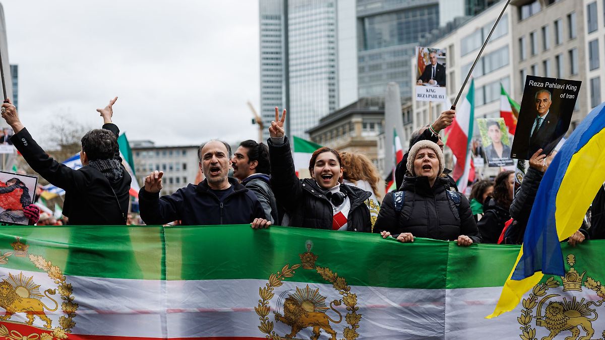 3.000 Menschen bei Demos in Frankfurt