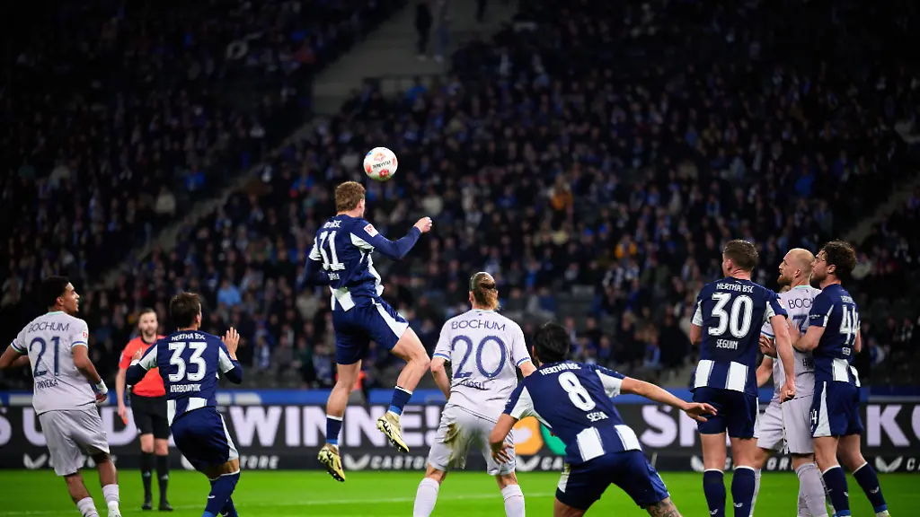 Marton-Dardai-Hertha-BSC-31-Kopfball-GER-Hertha-BSC-vs-VfL-Bochum-1848-2-Bundesliga-Saison-2025-2026-26-Spieltag-14-03-2026-DFL-REGULATIONS-PROHIBIT-ANY-USE-OF-PHOTOGRAPHS-AS-IMAGE-SEQUENCES-AND-OR-QUASI-VIDEO-GER-Hertha-BSC-vs-VfL-Bochum-1848-2-Bundesliga-Saison-2025-2026-26-Spieltag-14-03