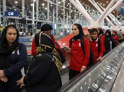 "Meine Wahl. Meine Heimat.": Irans Fußballerinnen werden auf skurrile Weise empfangen