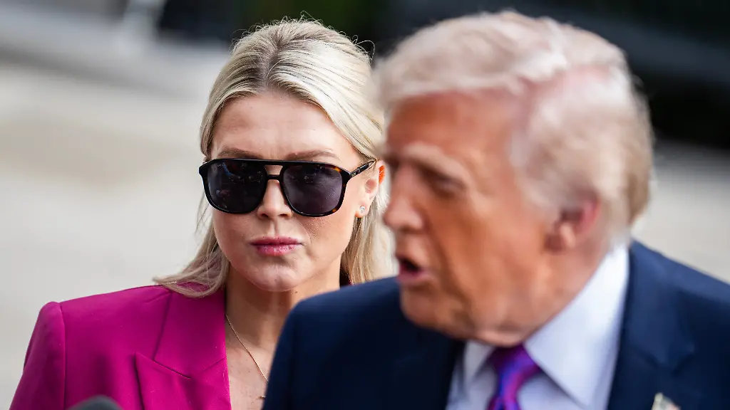 UNITED-STATES-MARCH-11-Karoline-Leavitt-White-House-press-secretary-and-President-Donald-Trump-speak-with-reporters-on-the-South-Lawn-of-the-White-House-before-boarding-Marine-One-en-route-to-Kentucky-on-Wednesday-March-11-2026