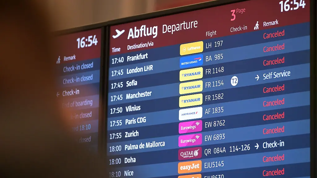 Immer-mehr-Passagiere-klagen-wegen-Verspaetungen-oder-Stornierungen-von-Fluegen