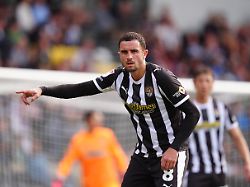 "Haben uns tatsächlich gefragt ...": Englischer Profi fliegt wegen Doofheit vom Platz