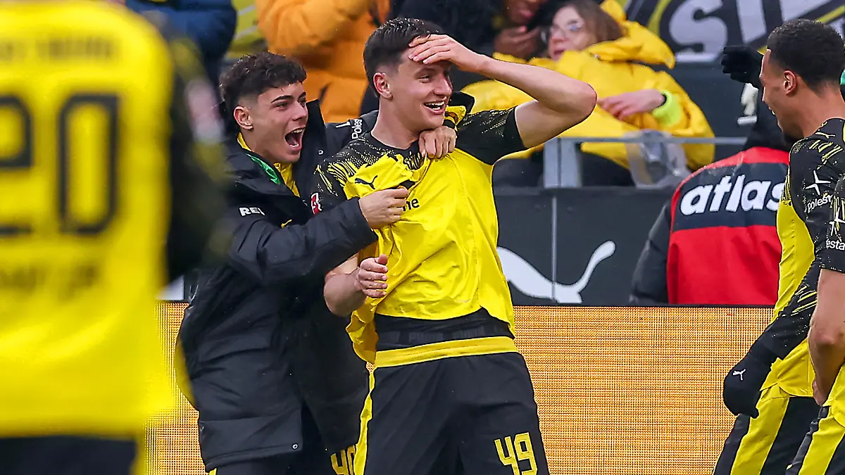 14-03-2026-Fussball-Borussia-Dortmund-FC-Augsburg-1-Fussball-Bundesliga-26-Spieltag-Signal-Iduna-Park-Saison-2025-2026-Torjubel-nach-dem-Tor-zum-2-0-durch-Torschuetze-Luca-Reggiani-BVB-49-zusammen-mit-Samuele-Inacio-BVB-40-DFB-regulations-prohibit-any-use-of-photographs-as-image-sequences-and-or-quasi-video