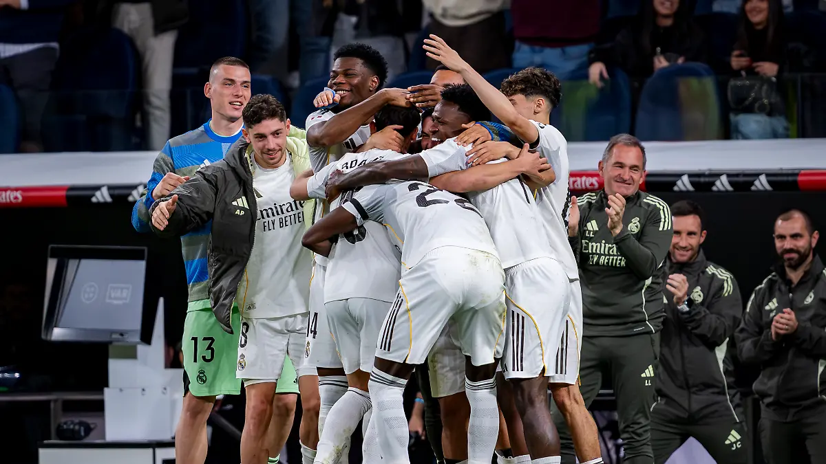 March-14-2026-Madrid-Madrid-Spain-Arda-Guler-of-Real-Madrid-L-celebrates-his-goal-with-his-teammates-during-the-LaLiga-EA-Sports-football-match-between-Real-Madrid-CF-v-Elche-CF-at-Estadio-Bernabeu-in-Madrid-Spain-on-March-14-2026