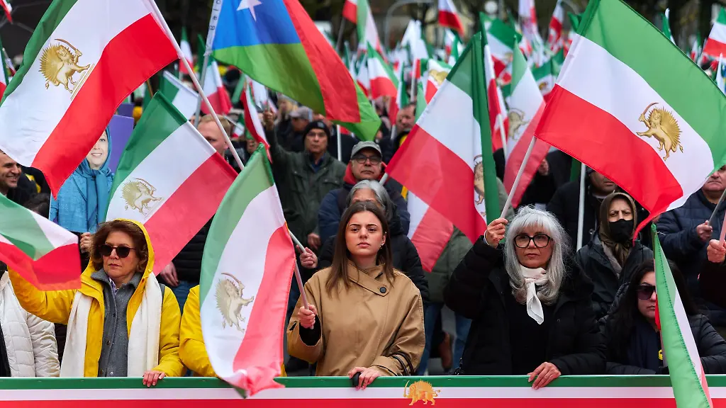 Exil-Iraner-fordern-einen-Fuehrungswechsel-in-Teheran-ohne-auslaendische-Einmischung