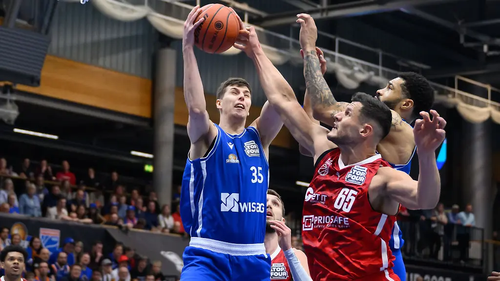 Jacob-Knauf-l-bleibt-den-Frankfurt-Skyliners-zwei-weitere-Jahre-erhalten