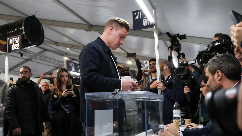 March-15-2026-Barcelona-Barcelona-Spain-Marc-Andre-ter-Stegen-FC-Barcelona-Barca-player-cast-his-vote-during-the-election-day-for-the-presidency-of-FC-Barcelona-at-Spotify-Camp-Nou-on-March-15-2026-in-Barcelona-Spain