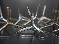 Rheinland-Pfalz & Saarland: Mehrere Reifen durch Krähenfüße beschädigt