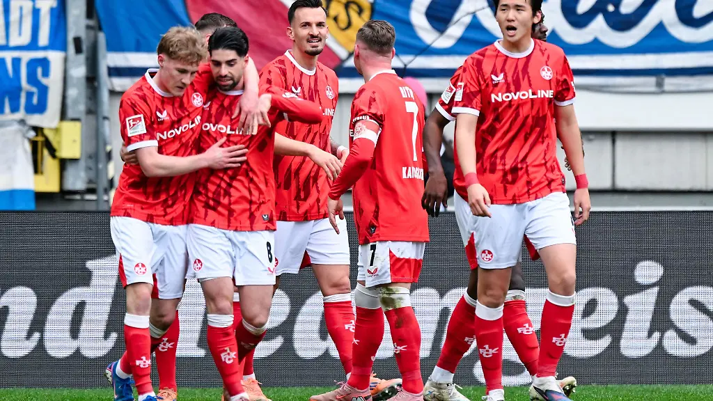 Durften-einen-Derbysieg-bejubeln-Die-Profis-des-1-FC-Kaiserslautern