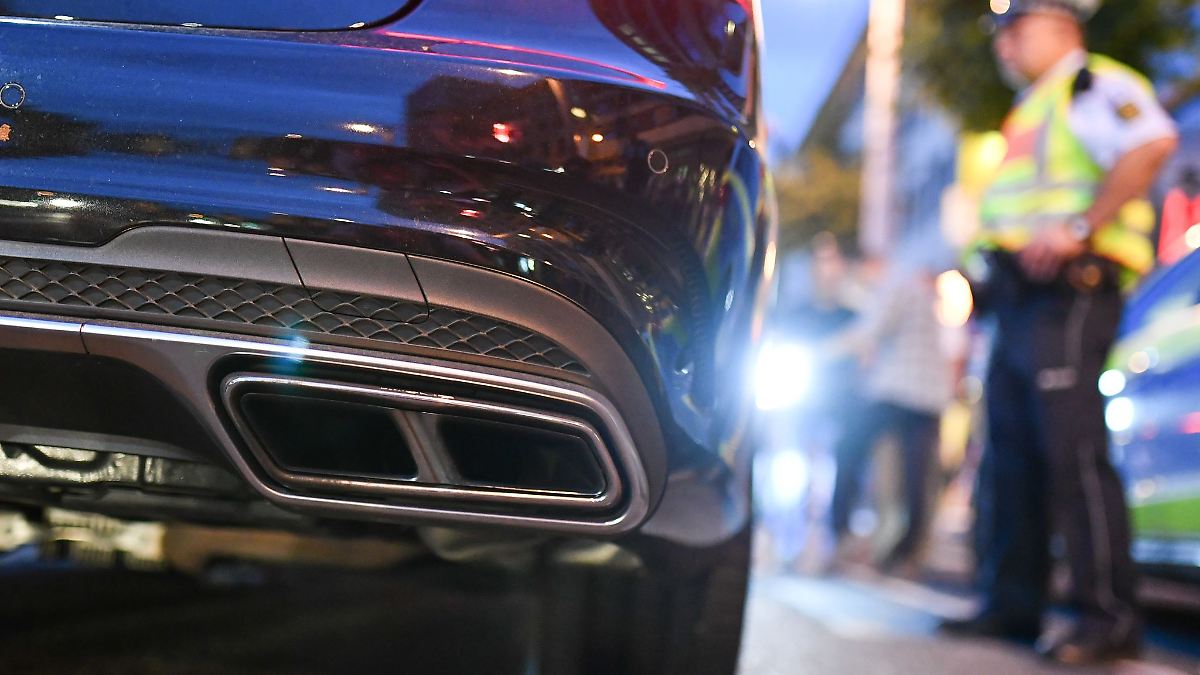 Polizei stoppt nächtliche Drift-Übungen bei Tuner-Treffs