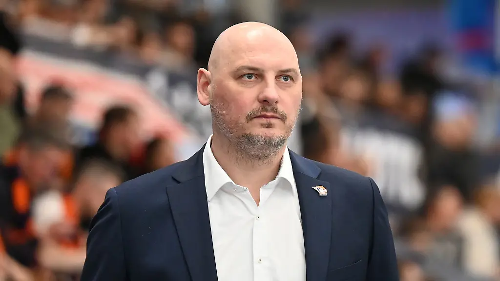 Trainer-Przemyslaw-Frasunkiewicz-verlor-mit-den-Rostock-Seawolves-gegen-Chemnitz