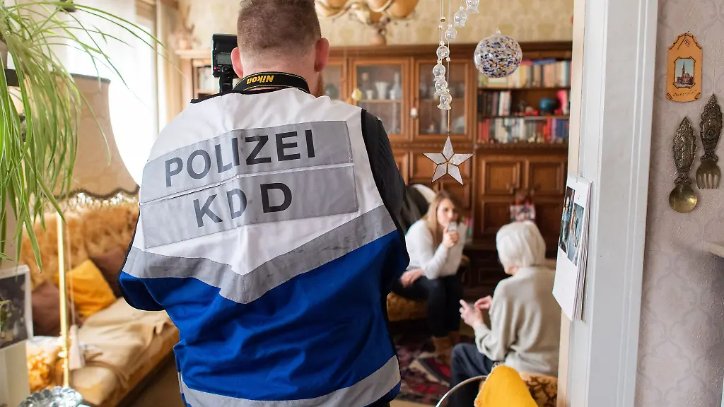 Niedersachsens-Innenministerin-Daniela-Behrens-und-Landespolizeipraesident-Axel-Brockmann-legen-die-Kriminalstatistik-2025-vor