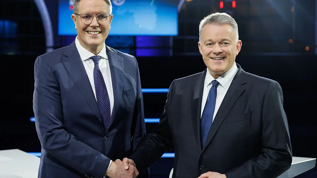 Die-beiden-Spitzenkandidaten-liefern-sich-noch-einmal-ein-Rededuell