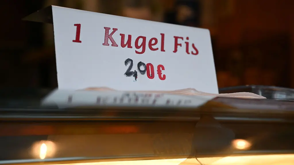 In-Braunschweig-haben-mehrere-Eisdielen-den-Kugelpreis-auf-zwei-Euro-gerunden