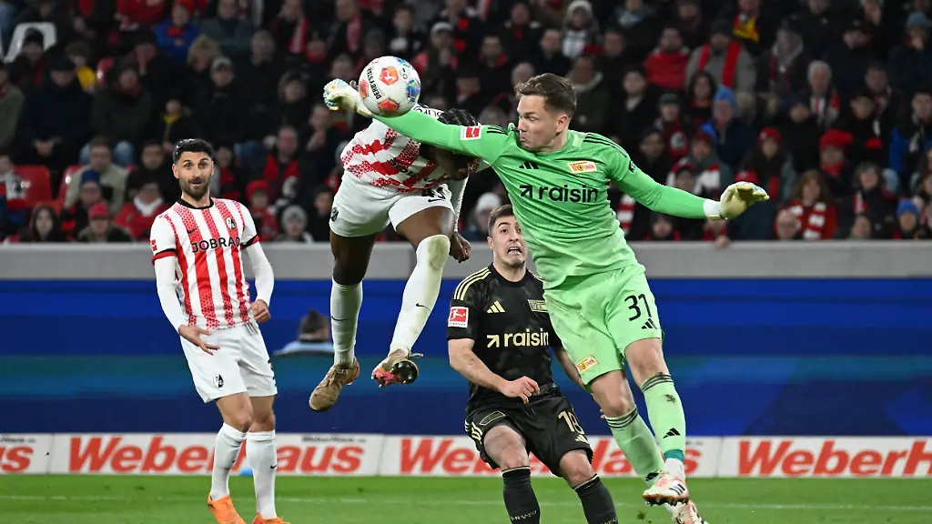 15-03-2026-xjhx-Fussball-1-Bundesliga-SC-Freiburg-1-FC-Union-Berlin-v-l-Bruno-Ogbus-SC-Freiburg-Matheo-Raab-1