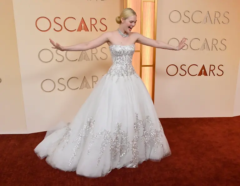 Elle-Fanning-arrives-on-the-red-carpet-for-the-98th-annual-Academy-Awards-in-the-Hollywood-section-of-Los-Angeles-on-Sunday-March-15-2026-Conan-O-Brien-will-host-the-Oscars-for-the-second-consecutive-year
