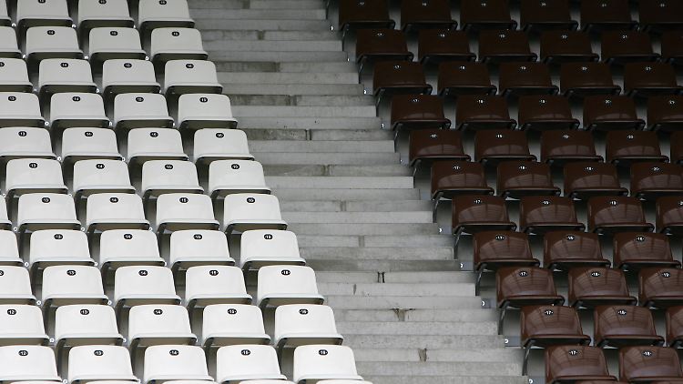 Nach dem Bierbecherwurf im Schalke-Spiel droht dem FC St. Pauli ein Spiel vor leeren Rängen.