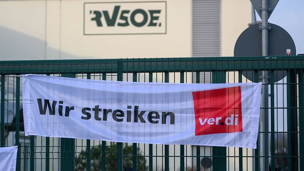 Die-Gewerkschaft-Verdi-hat-ihre-Warnstreiks-im-oeffentlichen-Nahverkehr-von-Sachsen-fortgesetzt