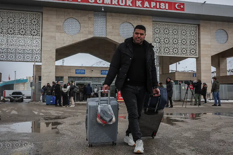 Mohammad-Fauzi-46-arrives-in-Turkey-from-Iran-near-the-Kapikoy-border-gate-in-Van-province-Turkey-March-5-2026-Fauzi-an-Egyptian-factory-worker-crossed-into-Turkey-with-no-Turkish-SIM-card-no-local-currency-and-no-knowledge-of-Turkish-He-had-spent-three-months-working-in-Iran-s-marble-and-granite-sector-but-said-many-factories-had-closed-as-the-conflict-escalated-REUTERS-Dilara-Senkaya-SEARCH-SENKAYA-IRAN-CRISIS-TURKEY-BORDER-FOR-THIS-STORY-SEARCH-WIDER-IMAGE-FOR-ALL-STORIES