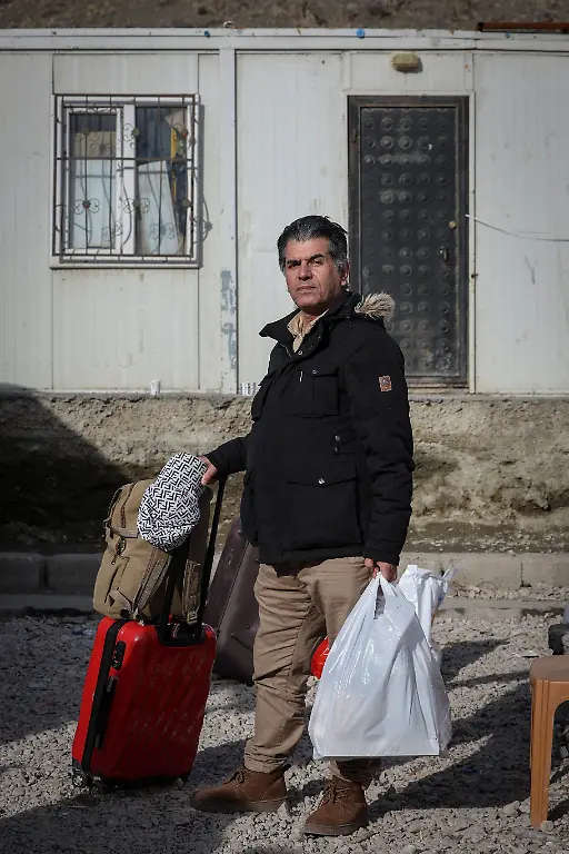 Mohammad-Soltanzadeh-from-Iran-poses-for-a-portrait-with-his-luggage-after-arriving-in-Turkey-in-Van-province-Turkey-March-4-2026-Soltanzadeh-who-lives-in-Hamburg-but-was-born-in-Afghanistan-had-been-visiting-relatives-in-Iran-s-northeastern-city-of-Mashhad-for-about-18-days-when-the-conflict-escalated-REUTERS-Dilara-Senkaya-SEARCH-SENKAYA-IRAN-CRISIS-TURKEY-BORDER-FOR-THIS-STORY-SEARCH-WIDER-IMAGE-FOR-ALL-STORIES