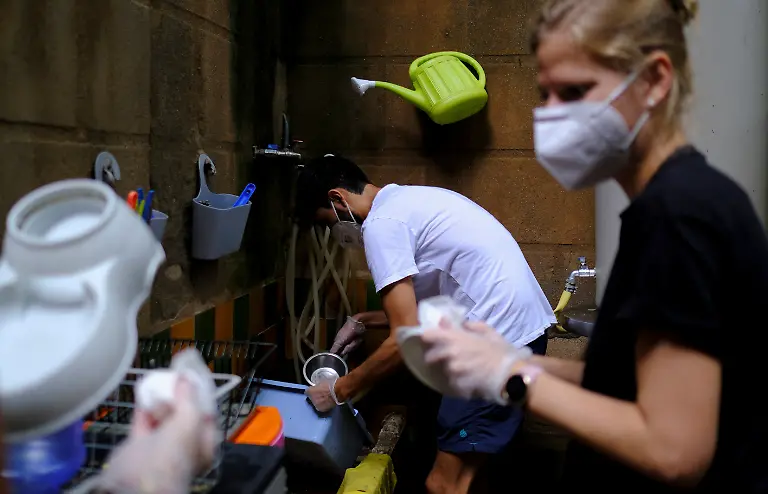 2020-10-27T130150Z-130518496-RC21RJ9JDMCJ-RTRMADP-3-HEALTH-CORONAVIRUS-SPAIN-CATS