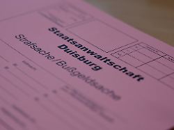 Chefarzt nutzte Vertrauen aus: Jugendpsychiater wegen Missbrauchs von Patientinnen angeklagt