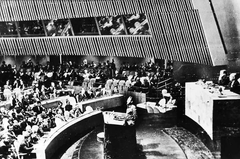 Fidel-Castro-13-08-1926-Politiker-Kuba-Regierungschef-1959-Staatspraesident-1976-spricht-vor-der-UNO-in-New-York-USA-Personenarchiv-Aufsicht-C-Castro-Fidel-1-Beruf-Castro-Fidel-1-Beruf-HINWEIS-Digitalisierung-aus-einem-Fremdarchiv-Vor-Verwendung-bitte-die-Nutzungsrechte-klaeren-Ansprechpartner-servicedesk-picture-alliance