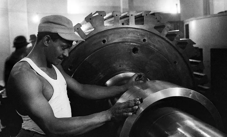 A-man-works-at-the-Hanabanilla-hydroelectric-plant-in-Santa-Clara-Cuba-1962