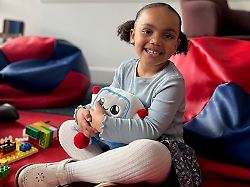 Plüsch mit Gefühlen?: KI-Spielzeuge bergen Risiken für Kinder