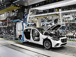 "Schleichende Katastrophe": Autobauer verlagern Produktion immer mehr ins Ausland