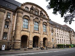 Beamter erpresste Dealer: Korrupter Ex-Polizist muss drei Jahre in Haft