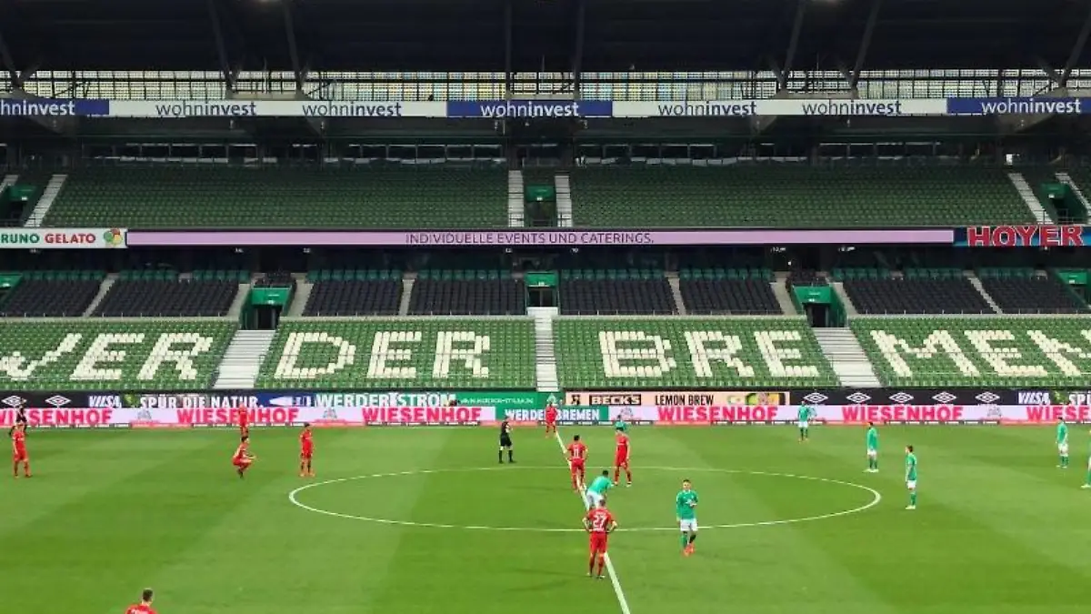 Blick-in-das-Stadion-waehrend-eines-Spiels
