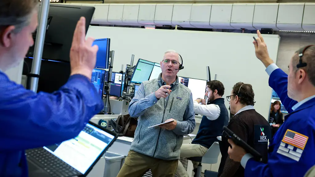 Futures-options-traders-work-on-the-floor-at-the-New-York-Stock-Exchange-s-NYSE-American-AMEX-in-New-York-City-U-S-March-16-2026