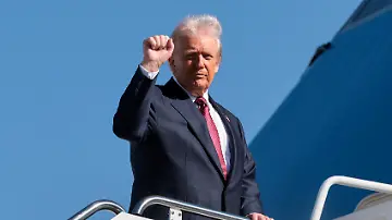 2025-11-05T153256Z_120687239_RC2EQHA8QD8Q_RTRMADP_3_USA-TRUMP