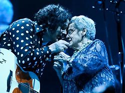 "Sie war eine Heilige": Jack White nimmt Abschied von seiner Mutter