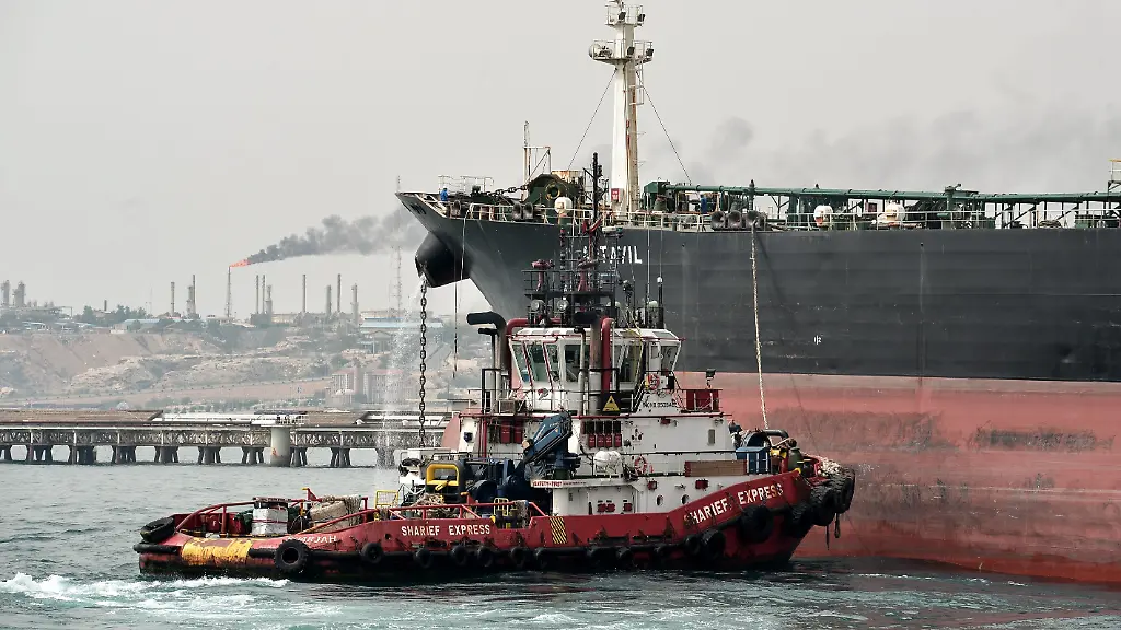 TEHRAN-IRAN-MARCH-12-A-general-view-of-the-Port-of-Kharg-Island-Oil-Terminal-25-km-from-the-Iranian-coast-in-the-Persian-Gulf-and-483-km-northwest-of-the-Strait-of-Hormuz-in-Iran-on-March-12-2017-Kharg-Island-Oil-Terminal-brings-Iranian-oil-to-the-world-market-The-oil-terminal-is-the-world-s-largest-open-oil-terminal-with-95-of-Iran-s-crude-oil-exports-coming-through-it