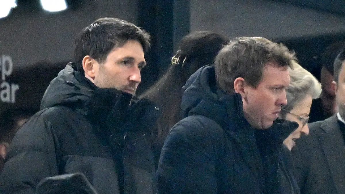 auf-der-Tribuene-Bundestrainer-Trainer-coach-Coach-Julian-Nagelsmann-GER-Co-Trainer-assistant-coach-coach-Coach-Benjamin-Glueck-GER-Stuttgart-vs-Eintracht-Frankfurt-SGE-13-01