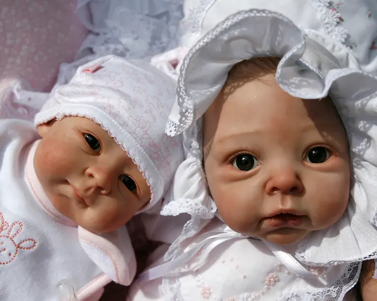 2008-07-17T120000Z-267261008-GM1E47H0MZO01-RTRMADP-3-BRITAIN-DOLLS-REBORN