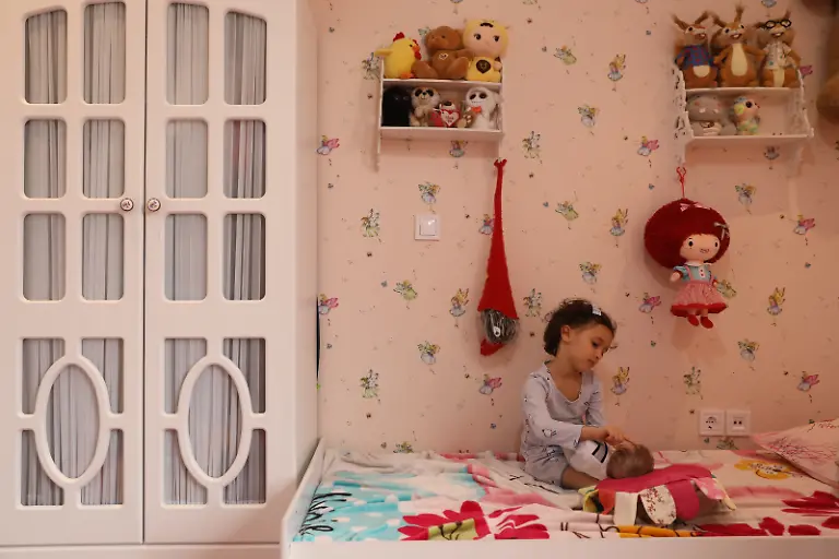 2020-10-22T121102Z-718758344-RC2ONJ902FO0-RTRMADP-3-IRAN-FAMILIES-DOLLS